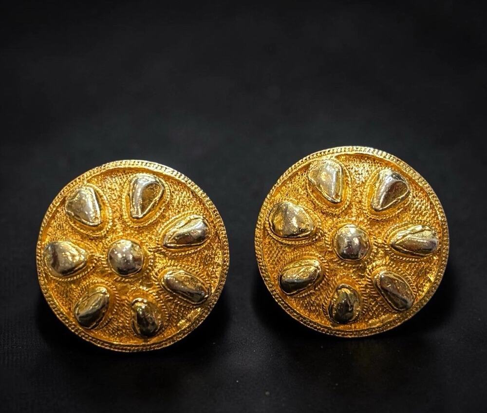 Vtg Judith Lieber Signed Gold Tone Textured Domed Petal Motif Clip On Earrings